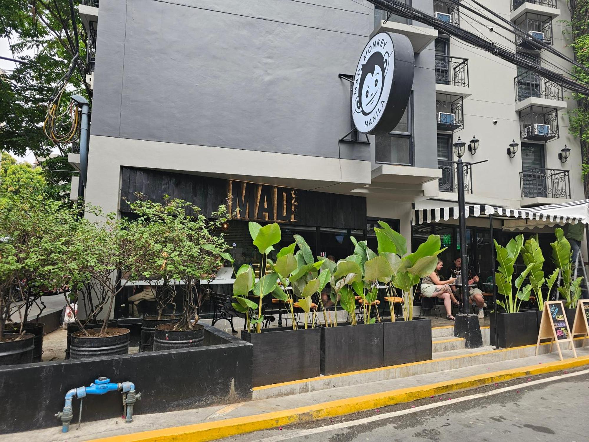 Hostel Mad Monkey Manila Makati City Exterior foto