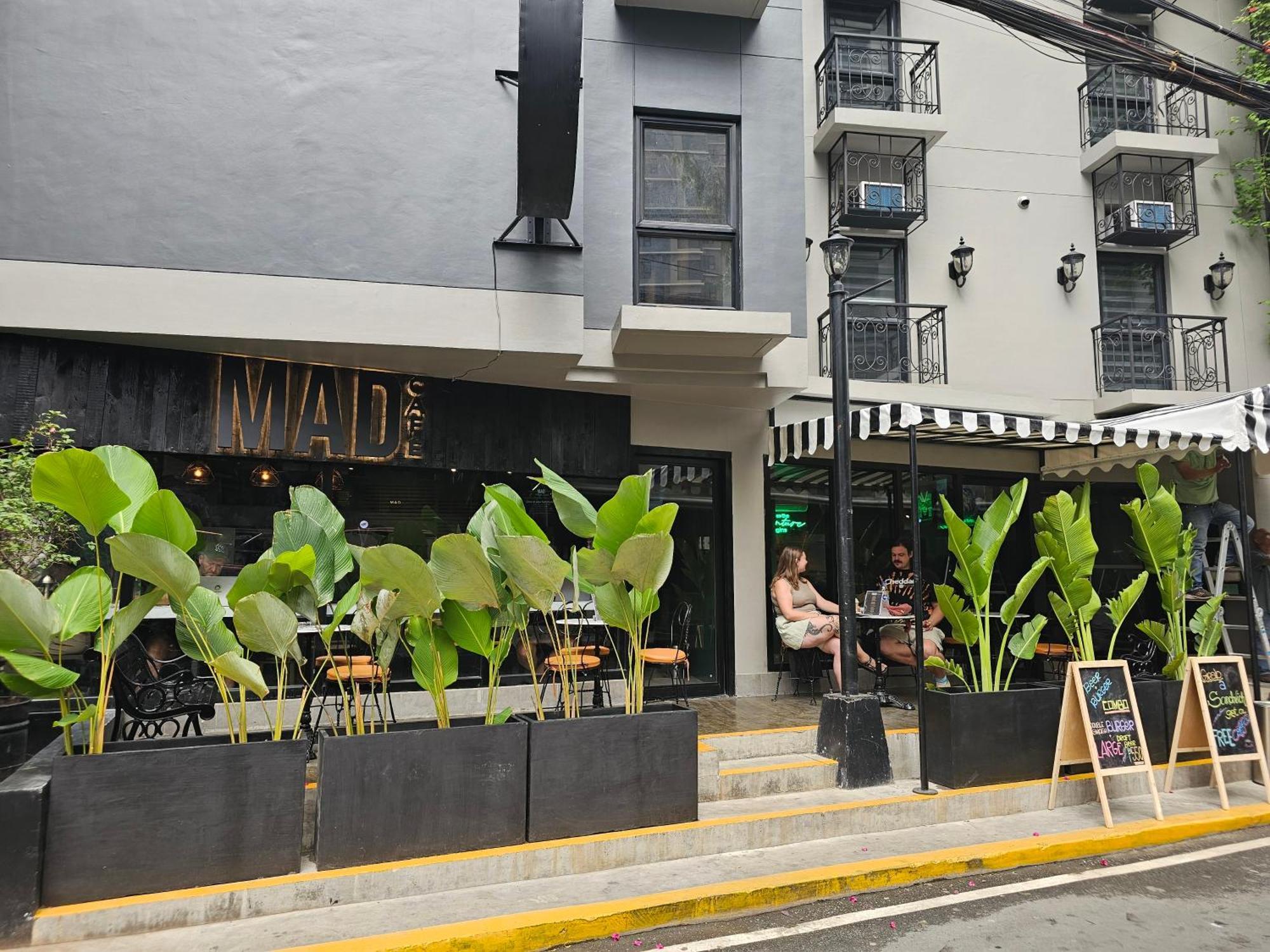 Hostel Mad Monkey Manila Makati City Exterior foto
